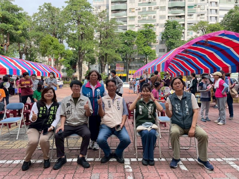 弱勢群族的守護神:高雄市樂齡想溫馨關懷協會（體操發展協會）蘇莉湘理事長攜手地方議員、里長、善心人士，用愛心行動照亮社會的角落，長期物資發放溫暖弱勢群族的心房