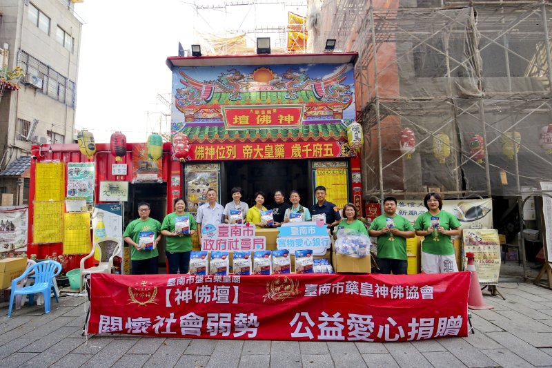 信眾愛心化為營養物資 利源生醫偕同市政單位與宗教團體將溫暖送至角落