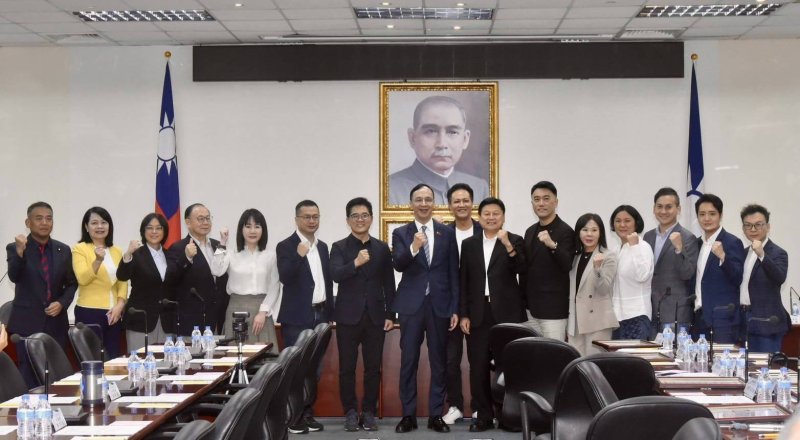 立院黨團幹部授證，朱立倫期許黨團代表民意強力監督