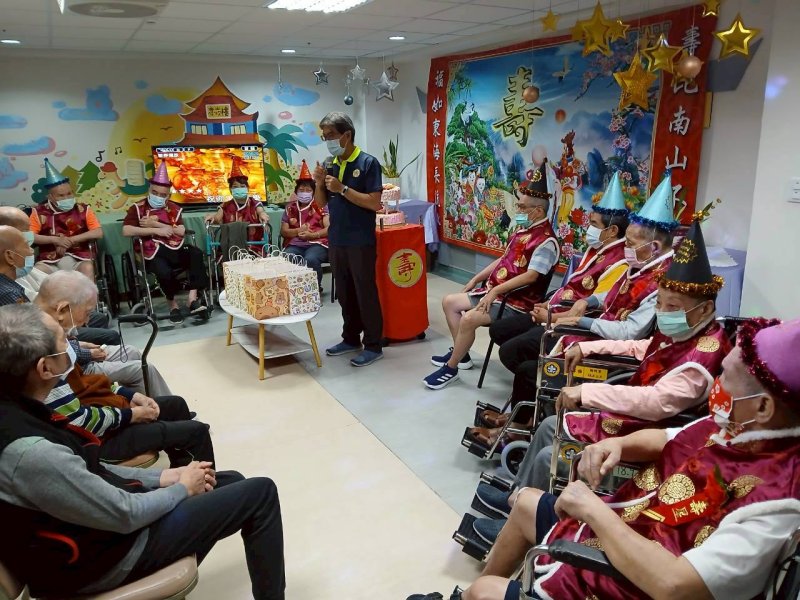 佳里榮家 11 月慶生會　住民歡唱不停歇 氣氛熱鬧溫馨
