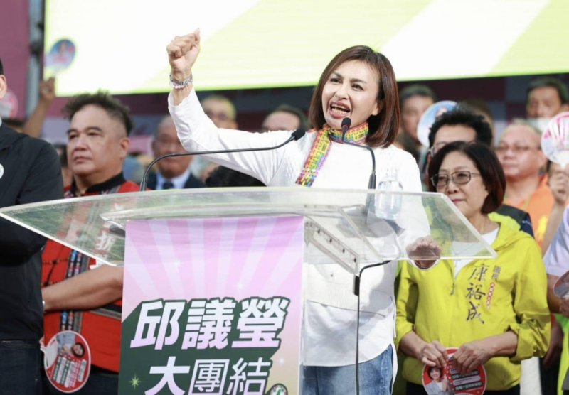 邱議瑩首場造勢爆場5萬人！跨派系最大合體、正副議長首次初選同台　扁蘇獻聲力挺「最強母雞」