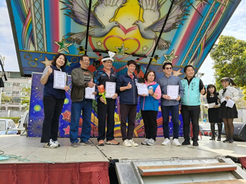 金馬有福迎新春　蘇莉湘理事長攜手地方單位邀楊國茂大師揮毫送春聯