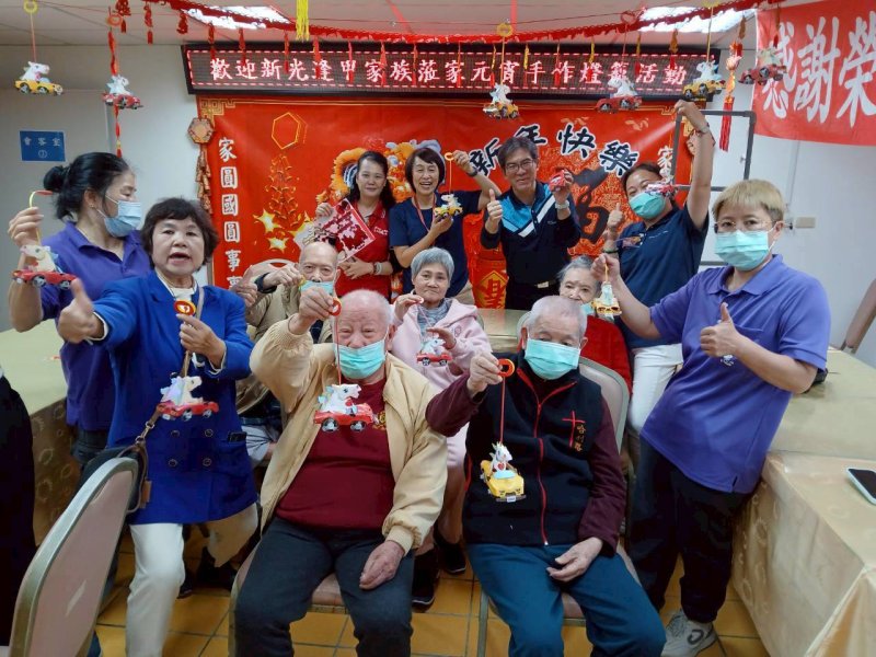 佳里榮家慶元宵　手作馬年燈籠點亮溫馨團圓情