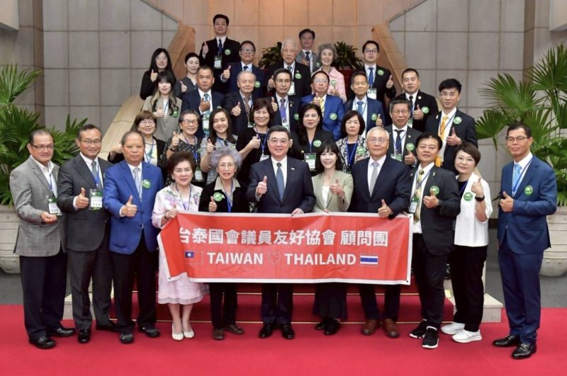 接見「泰國台泰國會議員友好協會顧問團」 行政院卓揆：推動十三項國家戰略產業 強化臺泰民主供應鏈合作 成為國家進步力量