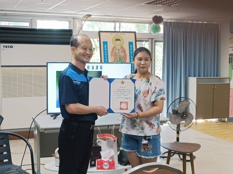 佳里榮家推動身心療癒 薰衣草芳香療法提升住民生活品質