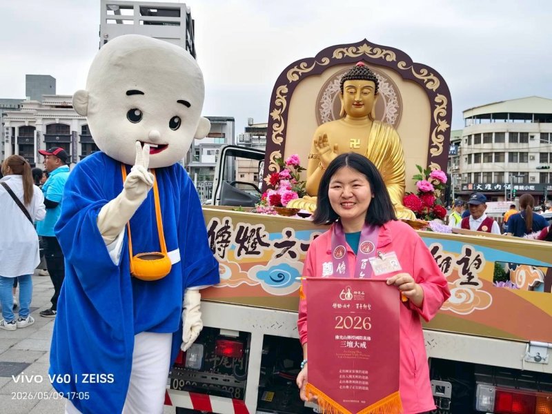 佛光山行腳托缽再臨鳳山　鳳邑開漳聖王廟續結法緣共襄盛舉  鄭安秝：信仰凝聚善念，讓社會更祥和
