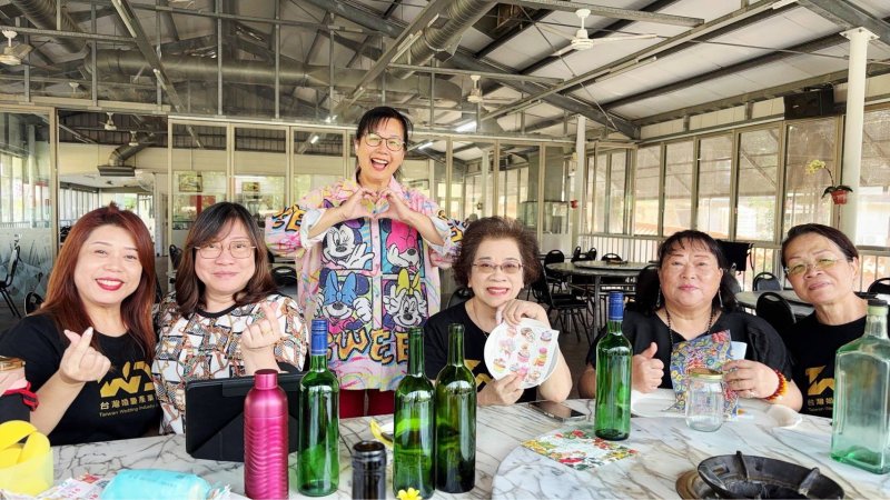 療癒創作走入生活　蝶古巴特藝術創作者李元芳（Moli Lee )拼貼課程在高雄溫暖開課