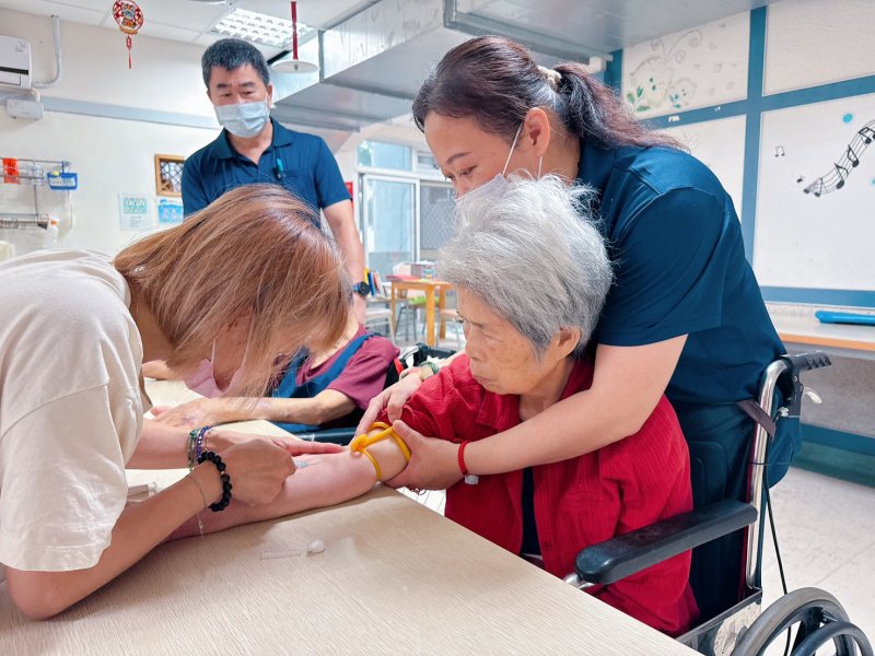 佳里榮家辦理115年度住民健康檢查，提升高齡照護品質！