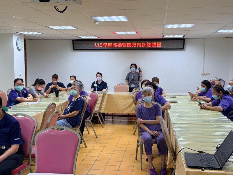 佳里榮家辦理115年度感染管制教育訓練暨登革熱與愛滋病防治宣導！