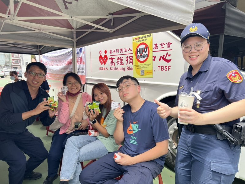 【波麗士豔陽天挽袖做公益，捐血不忘反詐宣導】