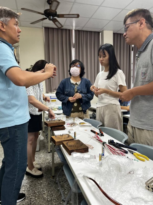 熱從哪裡來？磁力摸得到卻看不見！高雄自然科教師變身學生 掀起科學探究熱潮