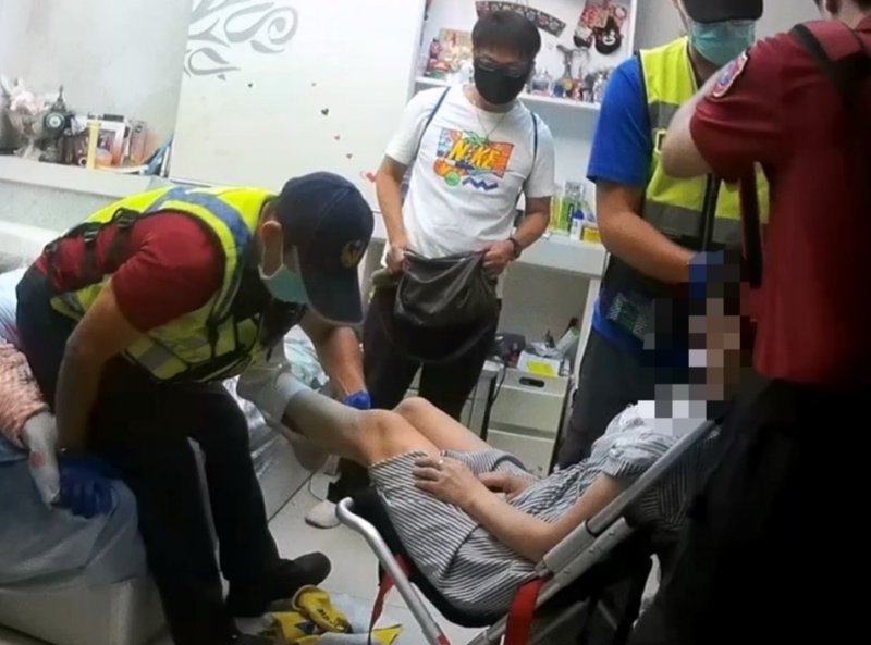 民眾不慎跌倒骨折 內埔警消緊急救援