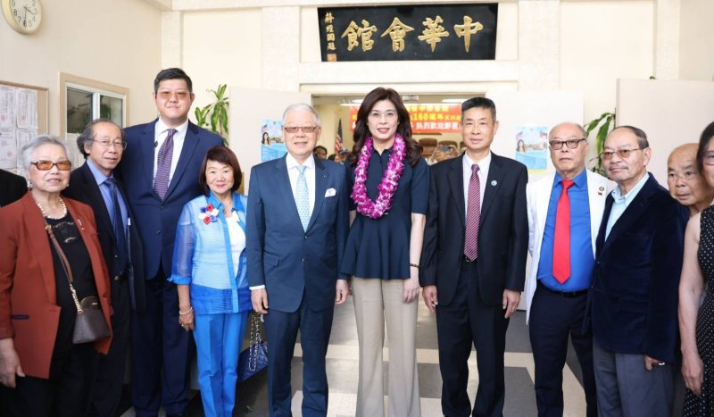 鄭麗文主席訪問洛杉磯羅省中華會館 籲全球華人團結為和平努力 以制度化對話排除台海戰爭可能
