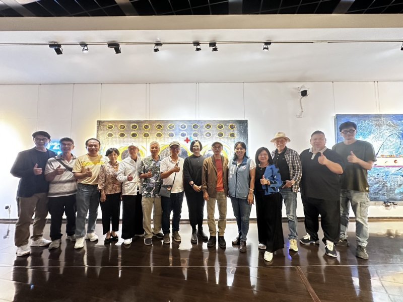 島嶼漂移-洪明爵個展-  解構人類中心主義！在AI時代，藝術家走進小琉球，用身體、抽象肌理、裂解與重構當代抽象繪畫