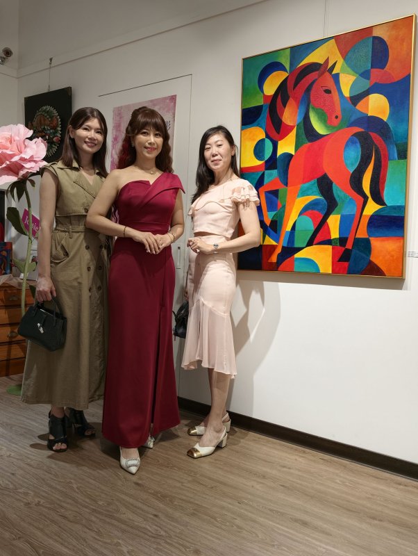 藝術與音樂交織　任怡潔《浮花夢影》創作個展開幕茶會溫馨登場
