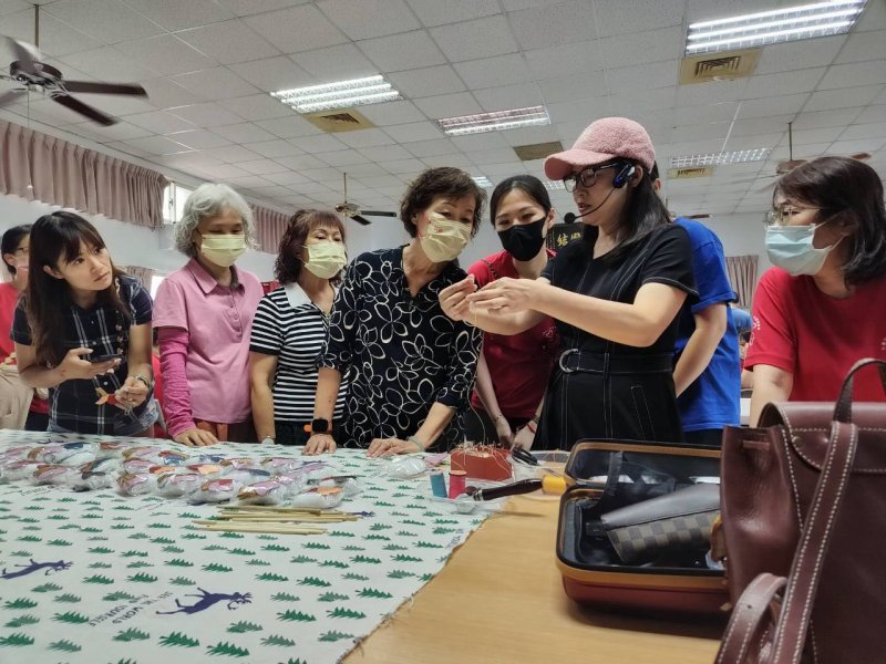 暫停一下、為愛充電！高雄身障總會舉辦「皮革手作派對」 陪伴身障家庭療癒紓壓