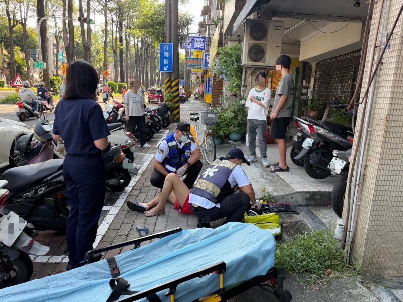 《一句關心一趟護送　暖警陪老翁平安回家》