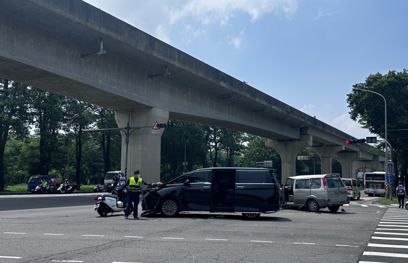 《汽車交通事故 幸當事人輕傷無大礙》
