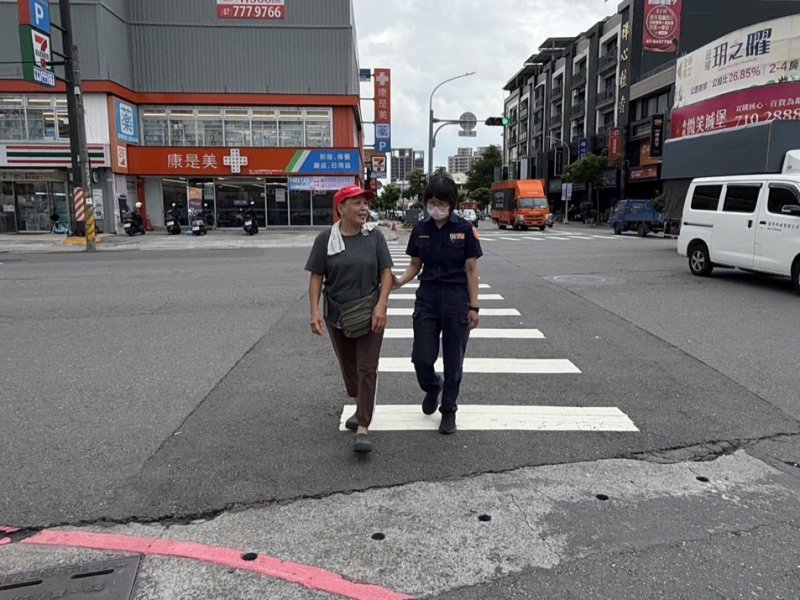 【推動「路口關懷機制」　警方籲家人共同守護長者交通安全】