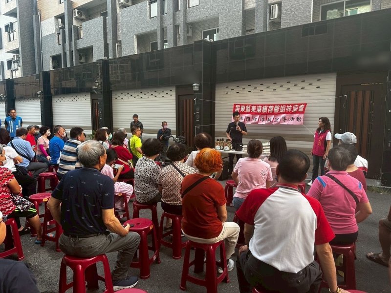 東港警深入社區宣導 強化民眾防詐與交通安全意識
