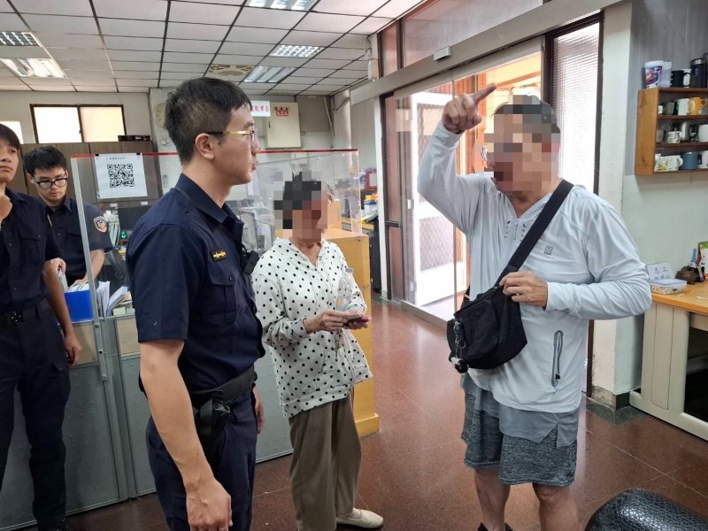 【迷途長者徒步十餘公里，幸遇暖警護送返家】