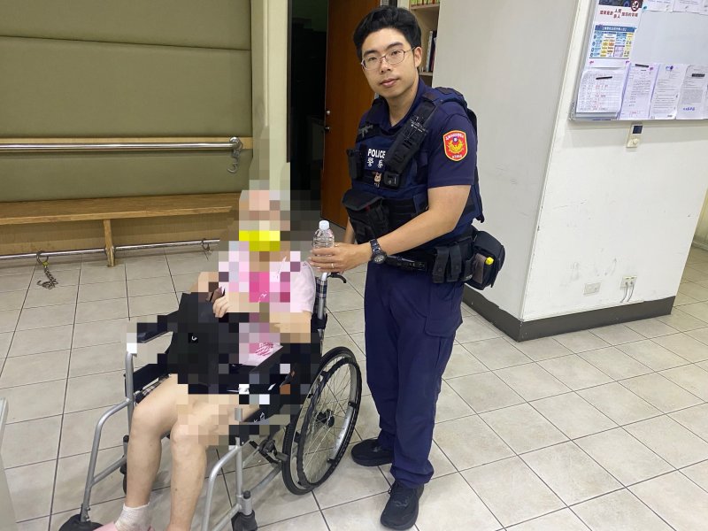 老婦路口迷航 文自警比對相片送返家
