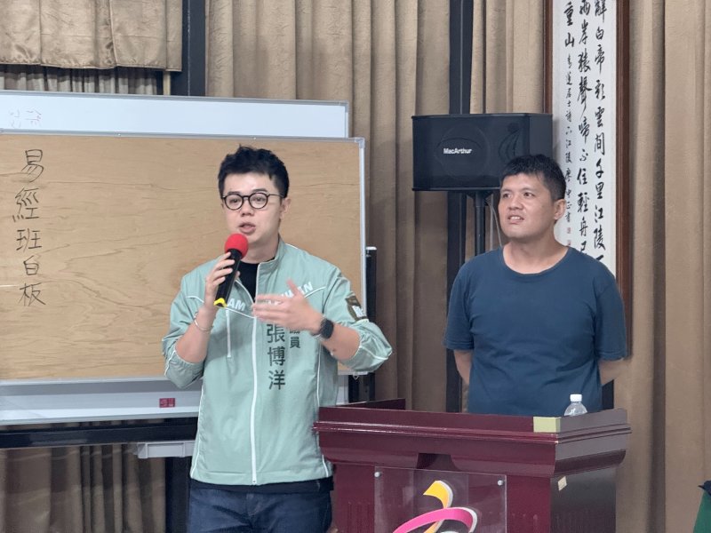 高雄市議員張博洋今（8/14）晚，舉辦行人地獄改善中交通講座，「張博洋攜手「馬路醫生」開講，分享道路改善實務」