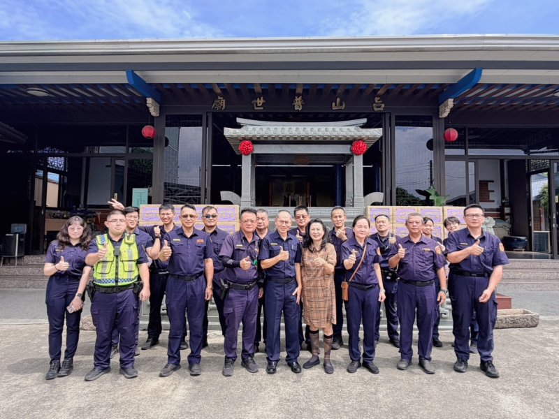 【中元普渡積善緣！  湖內警分局攜手阿蓮區呂山普世廟  發放愛心物資關懷弱勢】