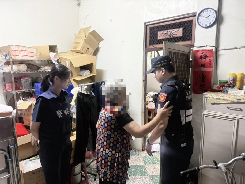 從課堂到實務!枋警攜手警專實習生 暖心護送迷途老嫗返家