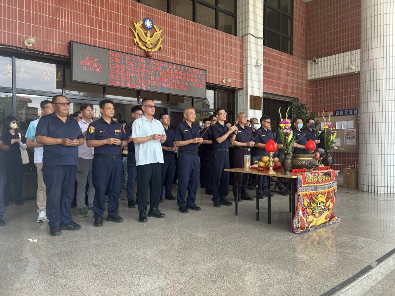 東港警分局中元普渡 祈求治安平穩交通順   