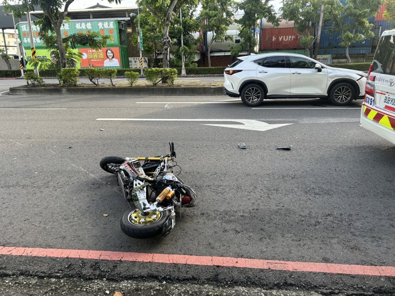新生路與車站後街交通事故　警方：變換車道未依規定釀擦撞