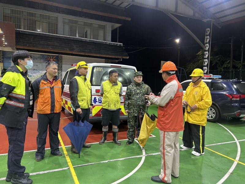 豪雨威脅不容輕忽　枋警深夜協助138人預防性撤離