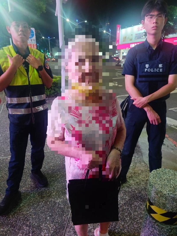 老婦路口迷航 文自警比對相片助返家