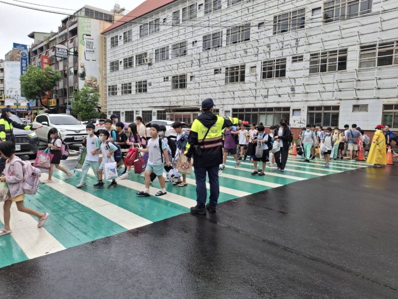 開學囉！左警出動，護童作為點線面