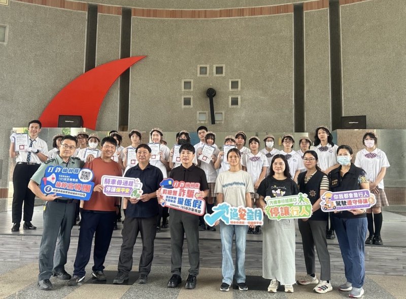 《青春不迷航！楠梓警走進校園　交安、反毒宣導守護高中生」》