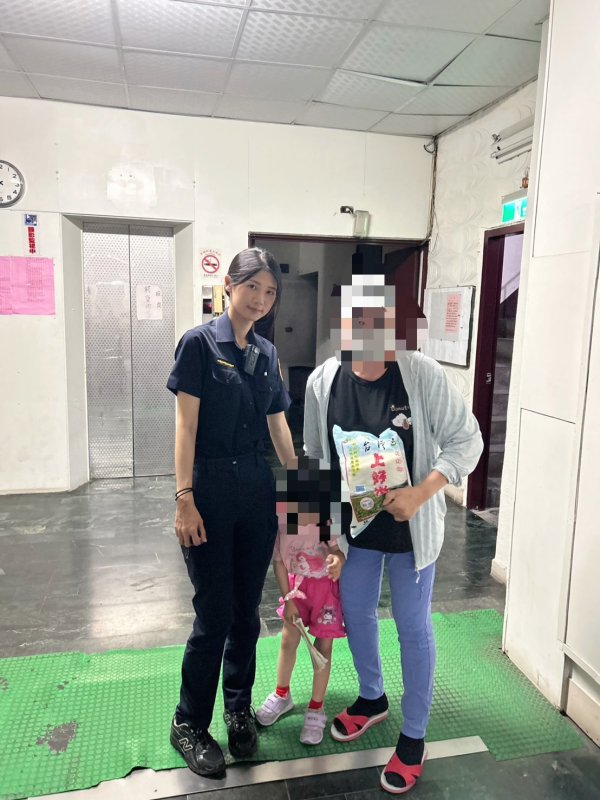 【「再苦也要撐起這個家..」　五旬婦獨扛三代生計　一袋白米暖了全家】