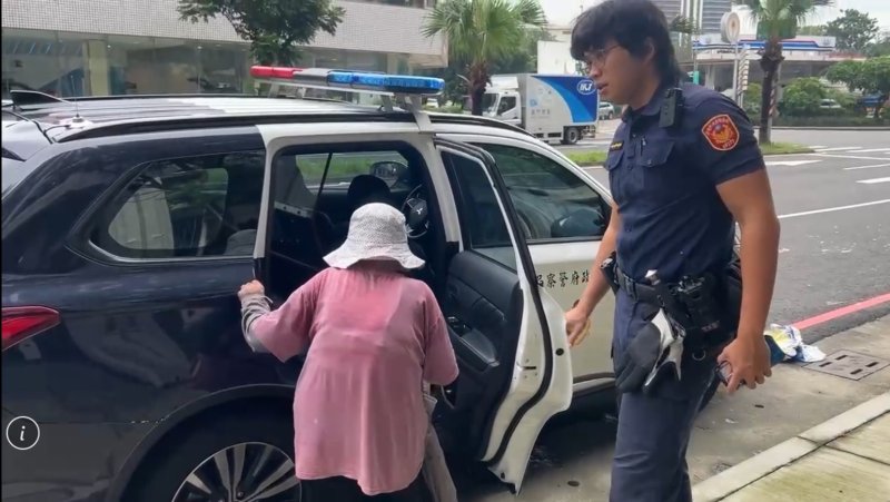 【九旬阿嬤下大雨也出門趴趴走 一週迷路兩次前鎮警暖心送返家】