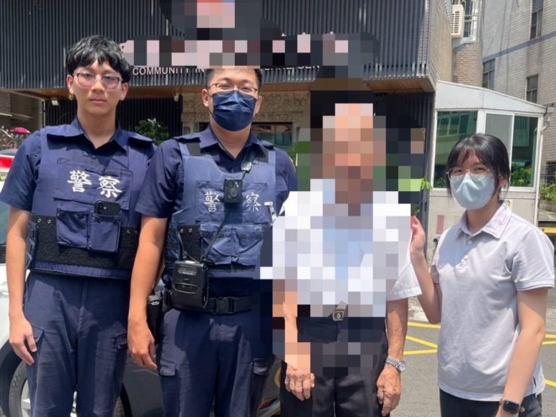 老翁獨自外出迷途 左營警熱心護送至長照中心上課