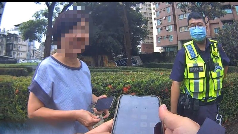 【領完錢竟忘了車停哪！六旬婦急喊「3317」　警10分鐘尋回愛車】