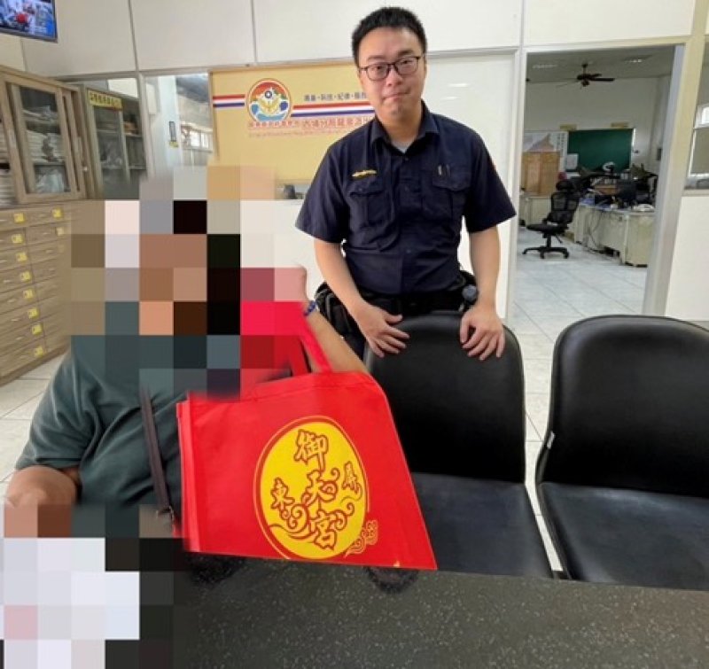 內埔警結合宮廟資源 暖送愛心物資關懷弱勢度難關