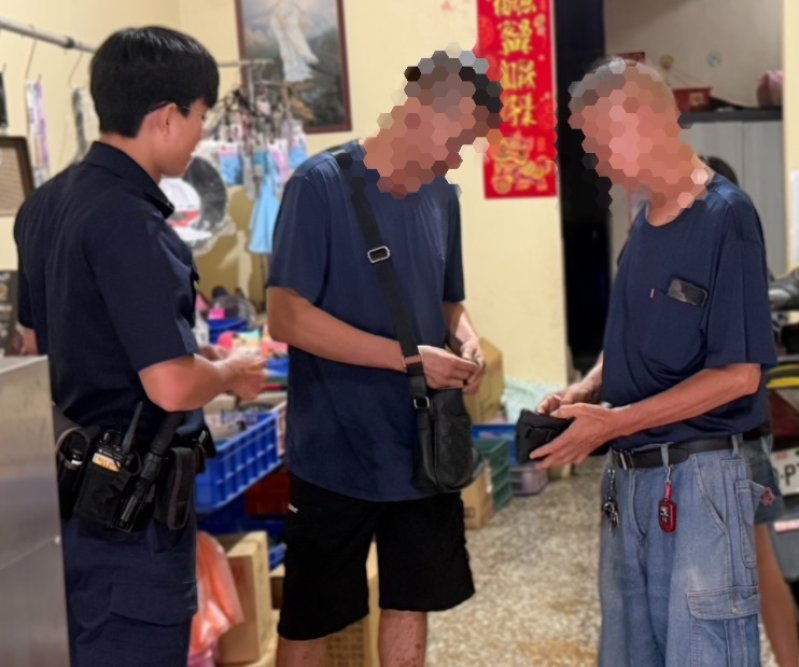 【徒步6公里欲領50萬買藥?  湖內警郵聯手阻詐、平安護送返家】