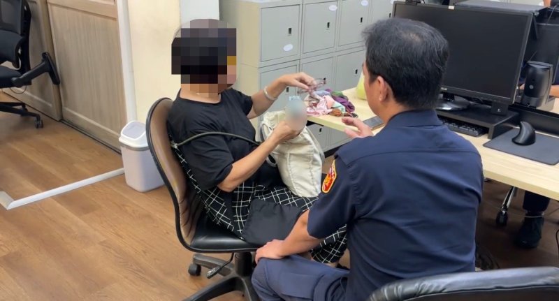 婦人變賣11萬金飾險落詐團手　鼓山所長識破及時阻詐