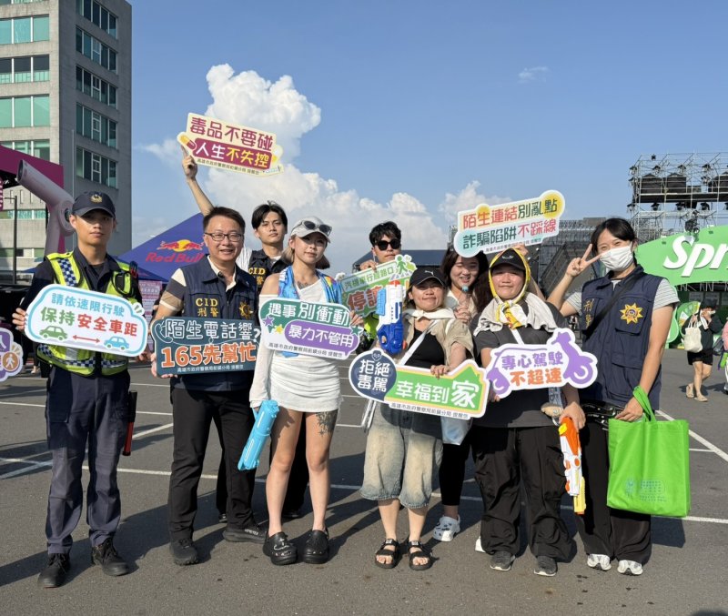 【前鎮防詐宣導團出任務！水炸彈可以放心接，詐騙連結千萬別亂點！】