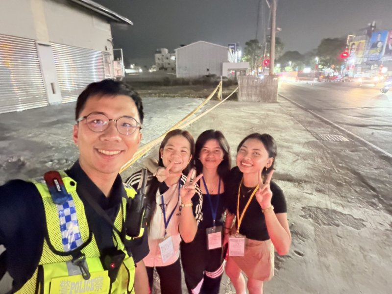 【菲籍女大生逛籃籗會迷途 岡山警暖心協助平安返校】