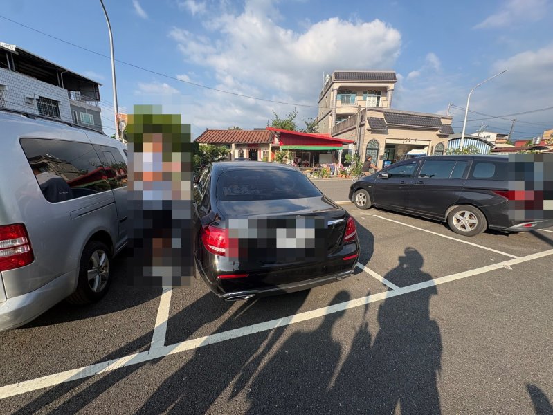 停車場內車輛遭擦撞　內埔警調閱監視器積極追查