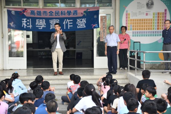 高雄市全民科學週科學實作營開跑，國小5、6年級學生動手做科學玩出新火花