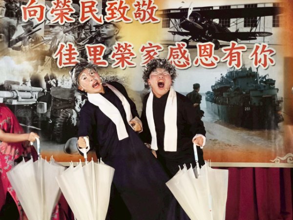 橘子泥劇團蒞佳里榮家巡演 喚起長輩們的年輕歲月