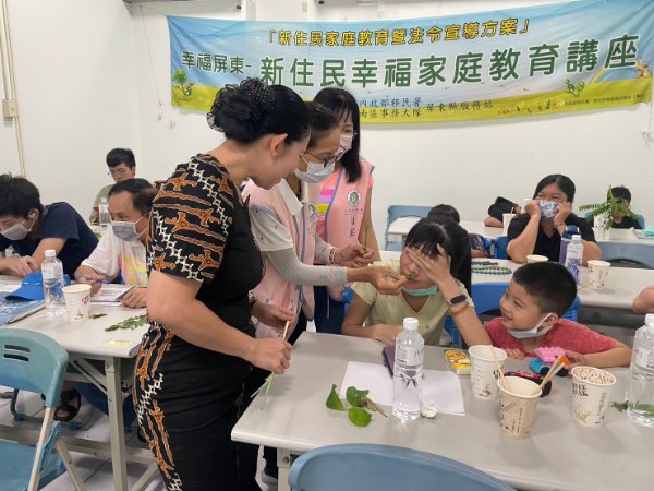 吃甜點、聞香料 屏東縣服務站家庭教育課程超有味